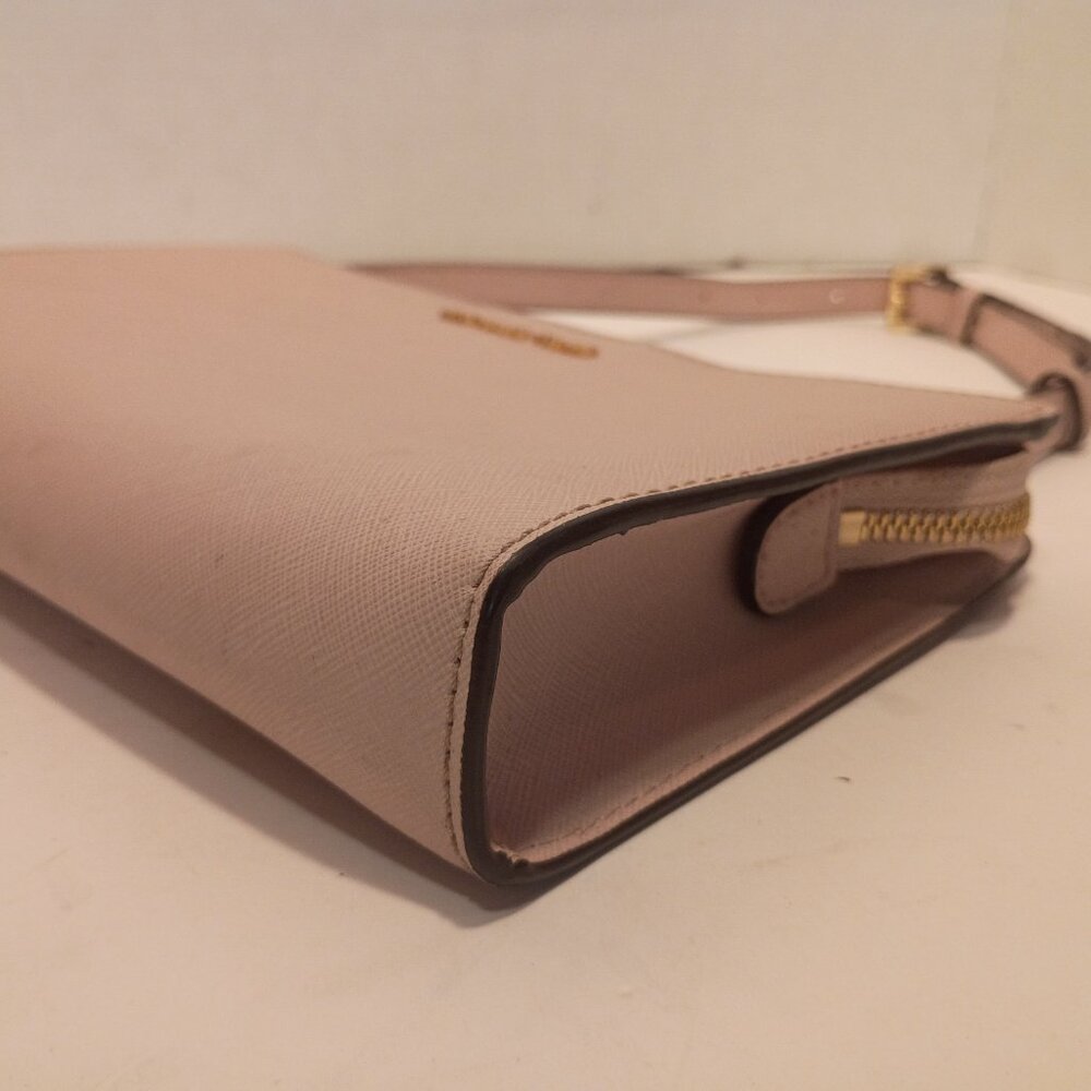 NWT MICHAEL KORS Jet Set Soft Pink Saffiano Leather Convertible Clutch-Crossbody - Picture 10 of 13